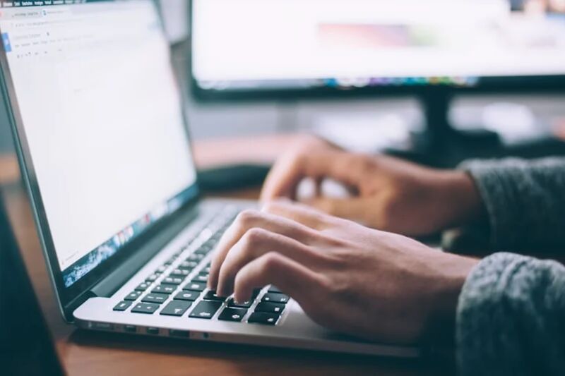 IT technician providing on-site technical support and consulting for an Albuquerque small business