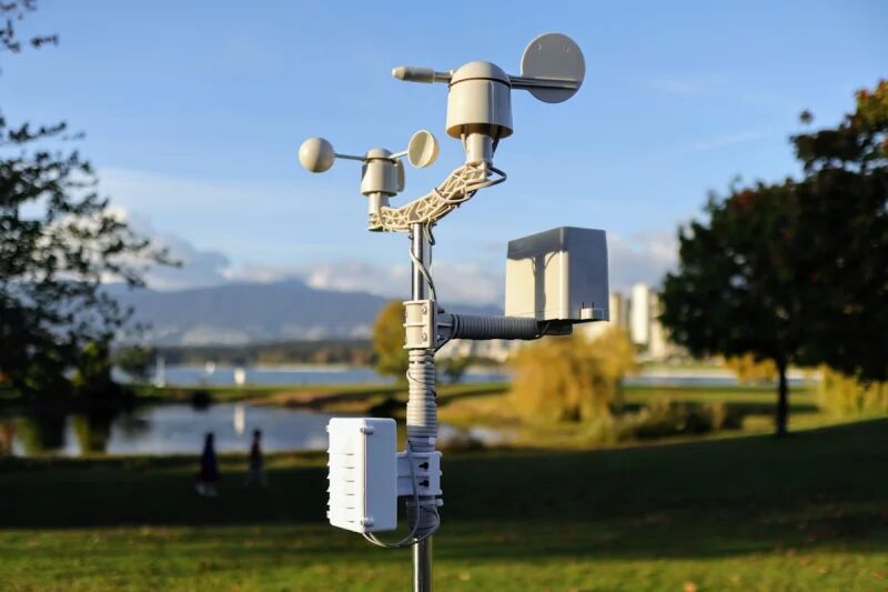 LoRaWAN IoT wireless sensor module for smart building automation, air quality monitoring, and asset tracking